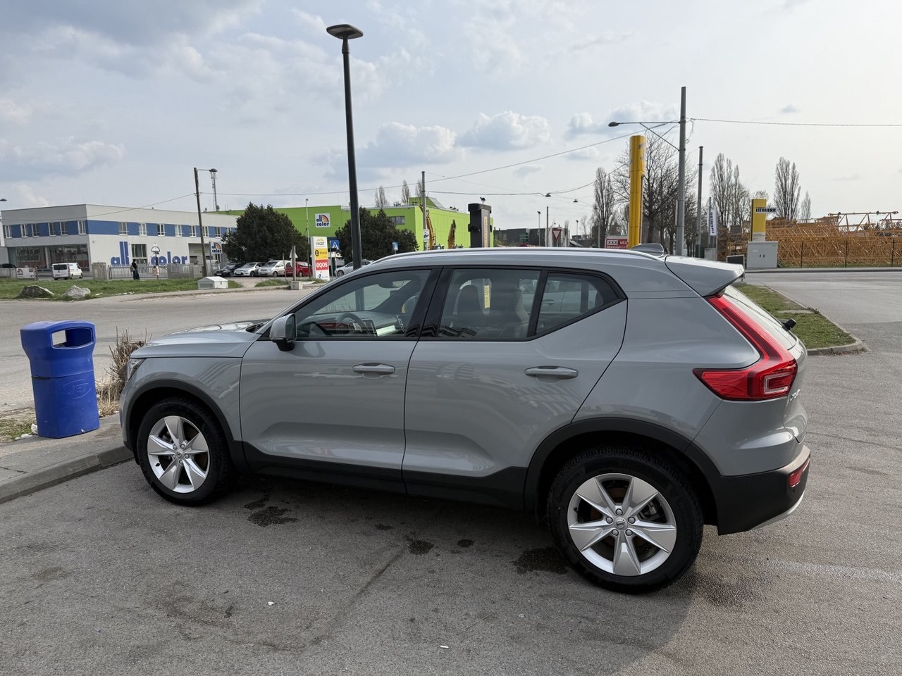 Volvo XC40 Side
